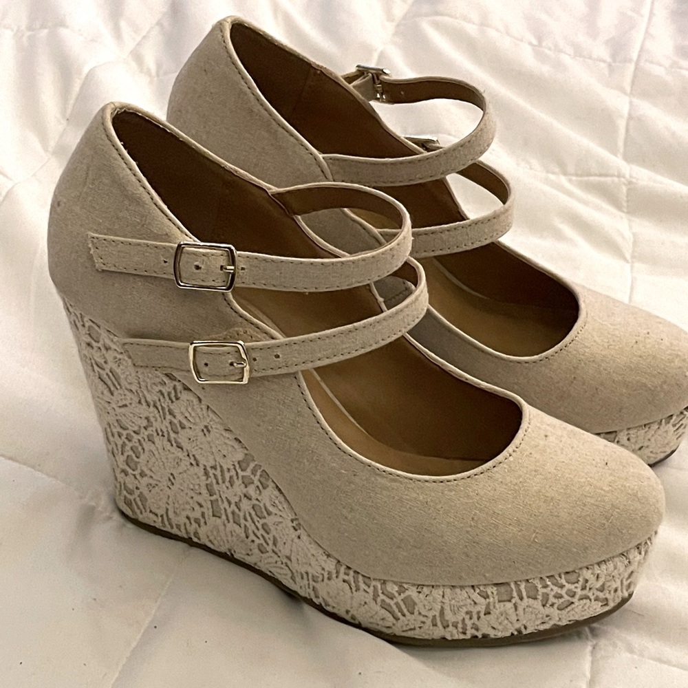 Lace Wedges - Picture 1 of 5